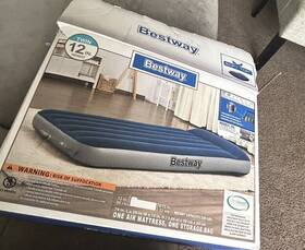 67934e Bestway 12 Inch Queen Air Mattress With Built-in Pump