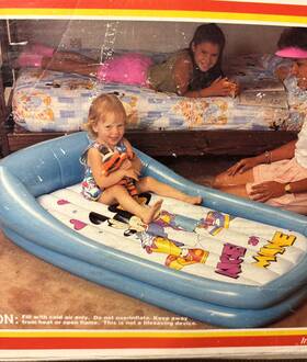 68756 Intex Vintage Snug-a-bed Disney Mickey And Minnie Mouse Inflatable Mattress Lounge