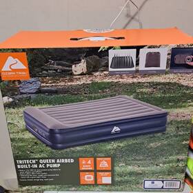 1067804usx22 Ozark Trail Tritech Queen Size Airbed 18 Inch Height With In And Out Pump - 661lbs